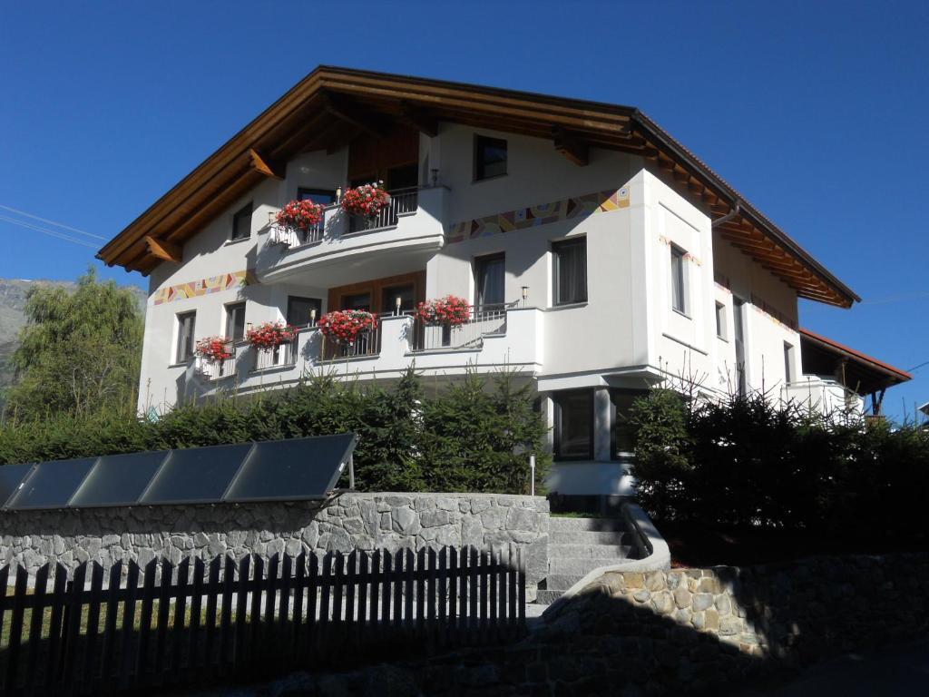 Apart Alpen Royal Nauders Εξωτερικό φωτογραφία